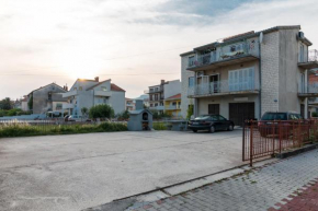 Apartments with a parking space Kastel Kambelovac, Kastela - 12369